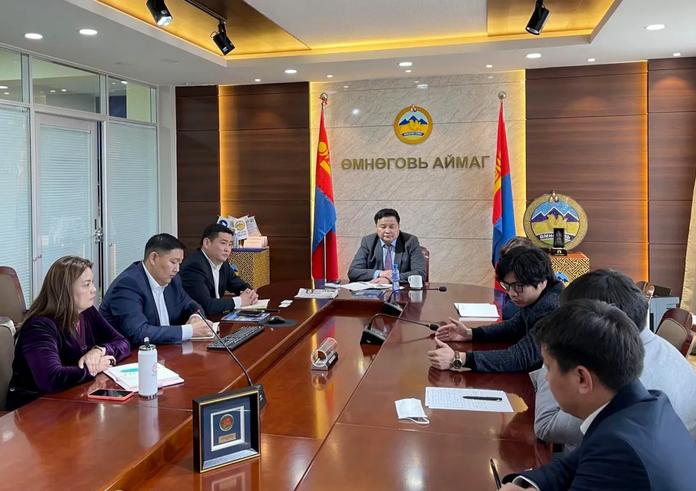 “ТОСК” ТӨХХК-ИЙН ГҮЙЦЭТГЭХ ЗАХИРАЛ Л.БАТЖАРГАЛ ӨМНӨГОВЬ АЙМГИЙН ЗАСАГ ДАРГА Р.СЭДДОРЖТОЙ “САНАМЖ БИЧИГ” БАЙГУУЛЛАА