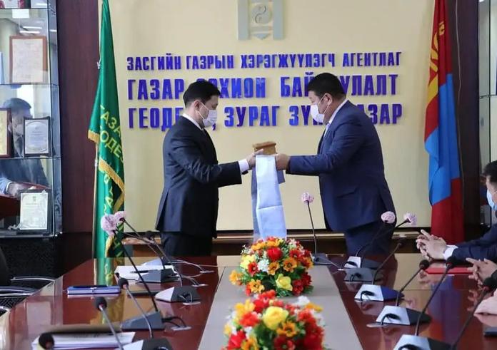 ГАЗАР ЗОХИОН БАЙГУУЛАЛТ, ГЕОДЕЗИ, ЗУРАГ ЗҮЙН ГАЗРЫН ДАРГЫН ҮҮРГИЙГ ТҮР ОРЛОН ГҮЙЦЭТГЭГЧЭЭР А.ЭНХМАНЛАЙГ ТОМИЛЛОО