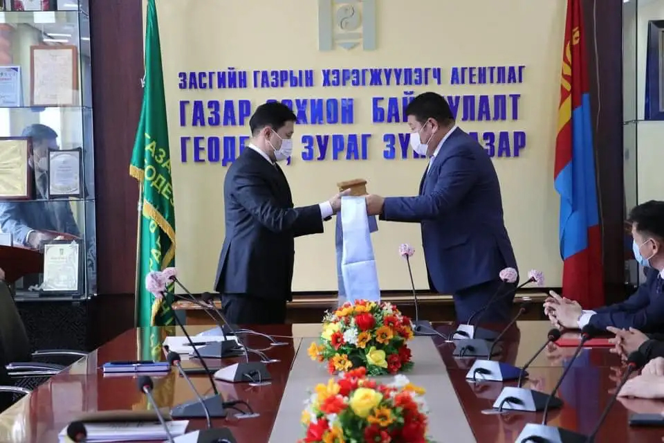 ГАЗАР ЗОХИОН БАЙГУУЛАЛТ, ГЕОДЕЗИ, ЗУРАГ ЗҮЙН ГАЗРЫН ДАРГЫН ҮҮРГИЙГ ТҮР ОРЛОН ГҮЙЦЭТГЭГЧЭЭР А.ЭНХМАНЛАЙГ ТОМИЛЛОО