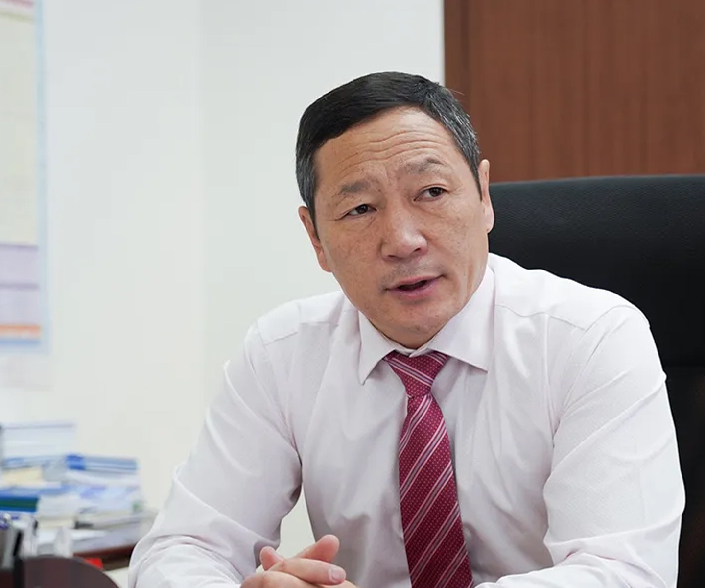 С.МАГНАЙСҮРЭН : “ЗҮҮН ӨМНӨД ГОВИЙН ХОТ БАЙГУУЛАЛТ, ХИЛИЙН ОЙРОЛЦОО СУУРИН ГАЗРУУДЫН ХӨГЖЛИЙН ТӨСӨЛ”-ИЙН ҮР ДҮНД ЗУРГААН СУМЫН ДЭД БҮТЦИЙН АСУУДЛЫГ ШИЙДВЭРЛЭСЭН