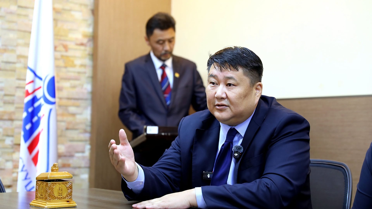 Төв аймгийн Батсүмбэр, Лүн сумуудад төрийн албан хаагчдын орон сууц барих асуудлаар санал солилцож, санамж бичиг байгууллаа